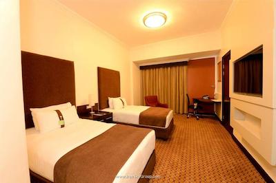 هالیدی این سندتون