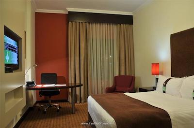 هالیدی این سندتون