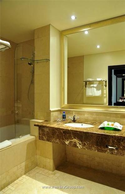 هالیدی این سندتون