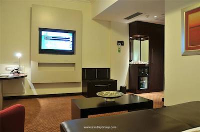 هالیدی این سندتون