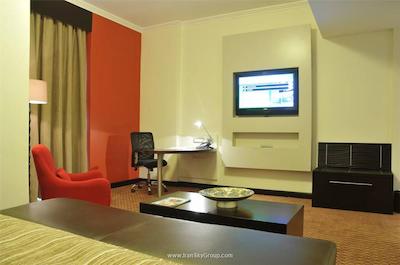 هالیدی این سندتون