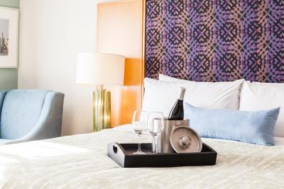 بست وسترن پرمیر ترنتو آیرپرت کارلینگویو هتل