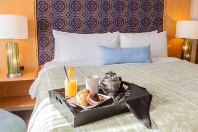 بست وسترن پرمیر ترنتو آیرپرت کارلینگویو هتل