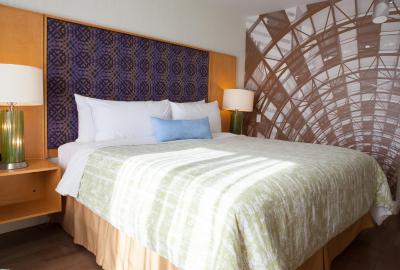 بست وسترن پرمیر ترنتو آیرپرت کارلینگویو هتل