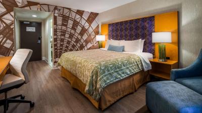 بست وسترن پرمیر ترنتو آیرپرت کارلینگویو هتل