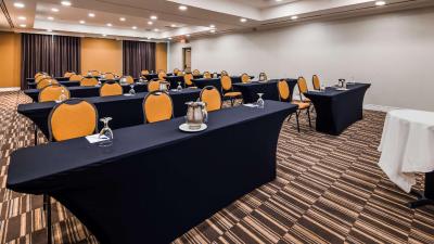 بست وسترن پرمیر ترنتو آیرپرت کارلینگویو هتل