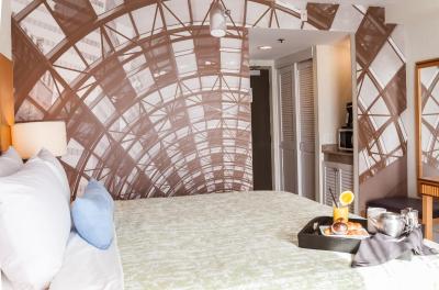 بست وسترن پرمیر ترنتو آیرپرت کارلینگویو هتل