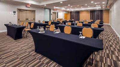 بست وسترن پرمیر ترنتو آیرپرت کارلینگویو هتل