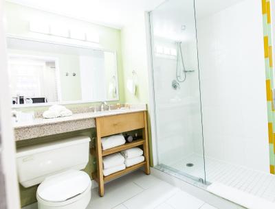 بست وسترن پرمیر ترنتو آیرپرت کارلینگویو هتل