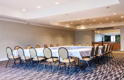 بست وسترن پرمیر ترنتو آیرپرت کارلینگویو هتل