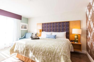 بست وسترن پرمیر ترنتو آیرپرت کارلینگویو هتل