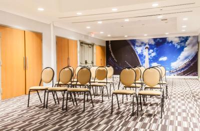 بست وسترن پرمیر ترنتو آیرپرت کارلینگویو هتل