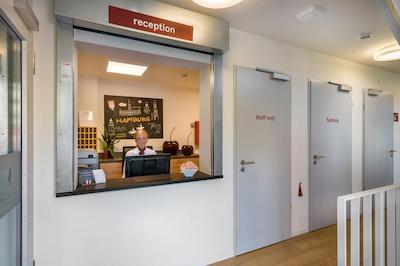 نووم هتل ایست اپارتمنتز