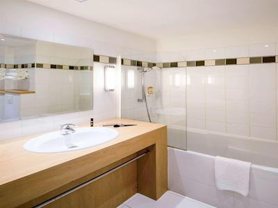 هتل مرکور منتپلیر سنتر کمدی