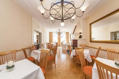 نووم هتل برمر هاوز