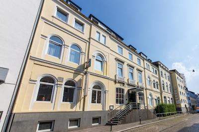 نووم هتل برمر هاوز