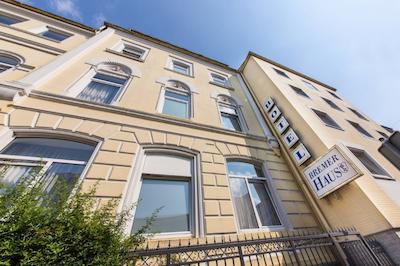 نووم هتل برمر هاوز