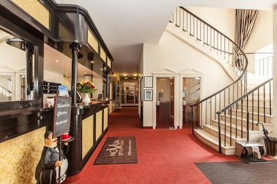 نووم هتل برمر هاوز