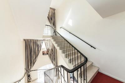 نووم هتل برمر هاوز