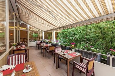 نووم هتل برمر هاوز