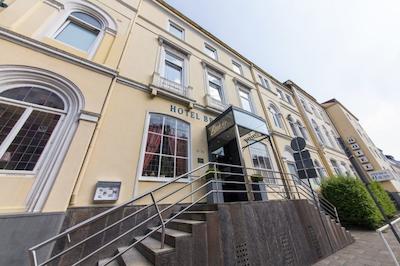 نووم هتل برمر هاوز