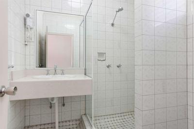 کمفرت این کیرنز سیتی