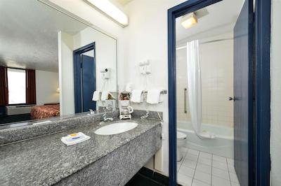 هتل ناشننال این بلو هریزنت