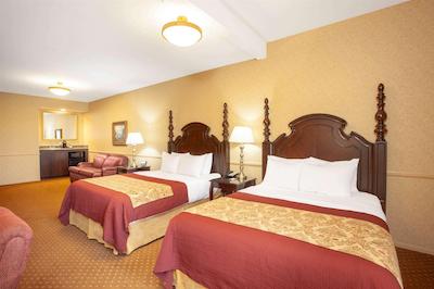 ازور هتل اند سویتز اُنتاری ا ترادمارک کالکشن هتل