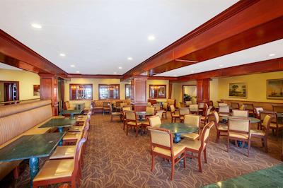 ازور هتل اند سویتز اُنتاری ا ترادمارک کالکشن هتل