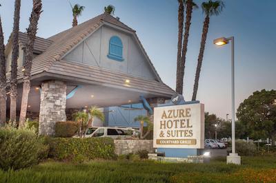 ازور هتل اند سویتز اُنتاری ا ترادمارک کالکشن هتل