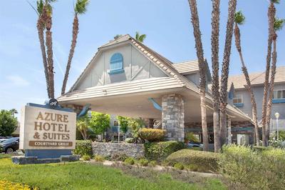 ازور هتل اند سویتز اُنتاری ا ترادمارک کالکشن هتل