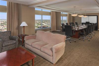 شراتون کانساز سیتی هتل ات کرون سنتر