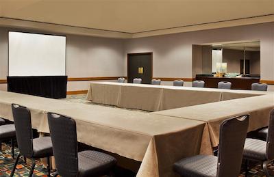 شراتون کانساز سیتی هتل ات کرون سنتر