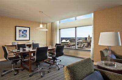 شراتون کانساز سیتی هتل ات کرون سنتر