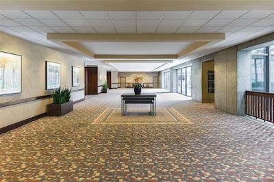 شراتون کانساز سیتی هتل ات کرون سنتر