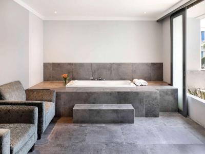 نوتل جاکارتا مانگا دوا اسکوار