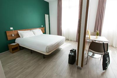 هتل باریر ل فوکتز پاریز