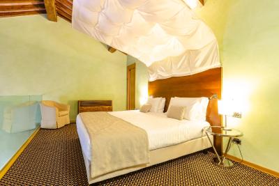 ایلاریا اند رسیدنزا دلالبا