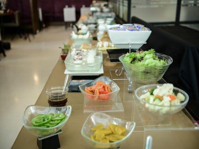 سنتر پوینت سرویسد اپارتمنت تونگ لو