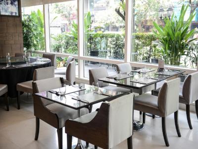 سنتر پوینت سرویسد اپارتمنت تونگ لو