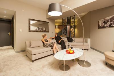 کروانسار ترمال-کنونشن سنتر اند اسپا