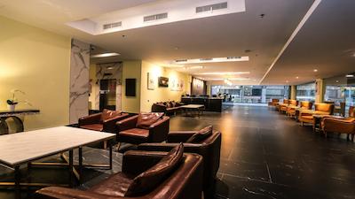 دز هتل اند سویتز بای ویندهام فراسر بوسینز پارک