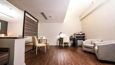 دز هتل اند سویتز بای ویندهام فراسر بوسینز پارک