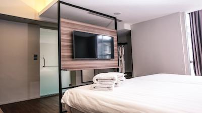 دز هتل اند سویتز بای ویندهام فراسر بوسینز پارک