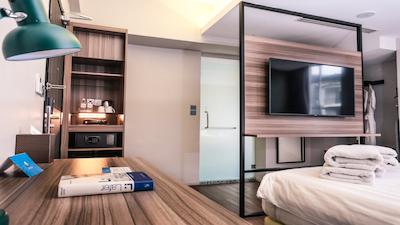 دز هتل اند سویتز بای ویندهام فراسر بوسینز پارک