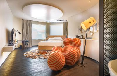 نائومی سنگاپور