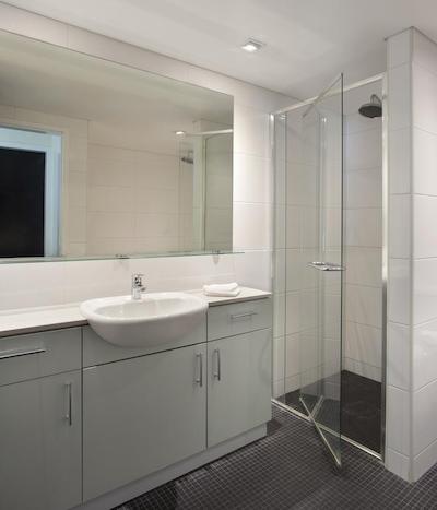 ادینا اپارتمنت هتل پرد