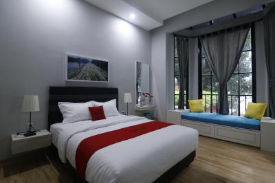 ردورز پرمیوم نیر رز پندک اینداه