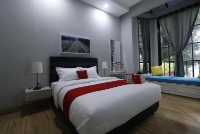 ردورز پرمیوم نیر رز پندک اینداه