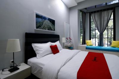 ردورز پرمیوم نیر رز پندک اینداه